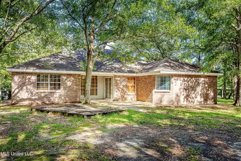 Exterior - 8113 Barron Rd, Moss Point, MS 39562 photo 8 of 32