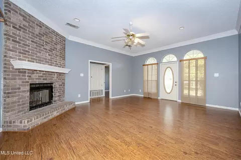 Living - 8113 Barron Rd, Moss Point, MS 39562 photo 4 of 6