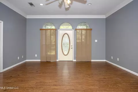 Living - 8113 Barron Rd, Moss Point, MS 39562 photo 1 of 6