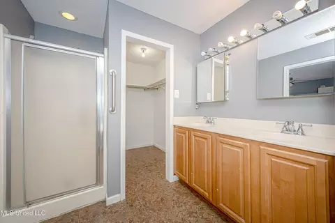 Bath - 8113 Barron Rd, Moss Point, MS 39562 photo 2 of 5