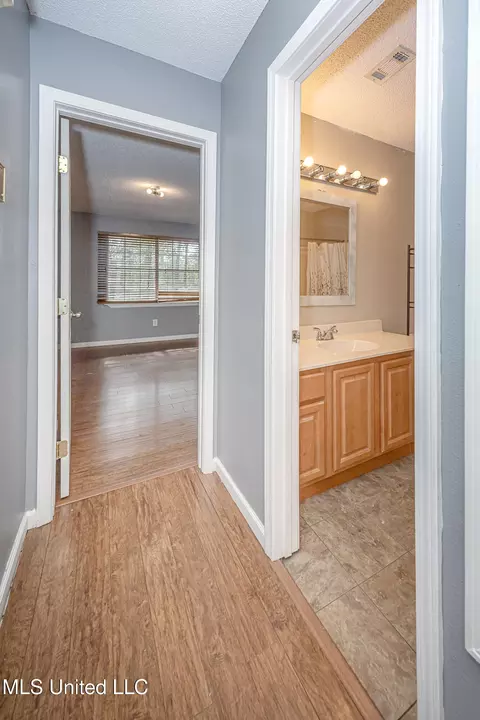 Entry Way - 8113 Barron Rd, Moss Point, MS 39562 photo 1 of 2