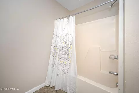 Bath - 8113 Barron Rd, Moss Point, MS 39562 photo 5 of 5