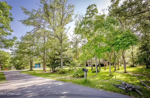 Exterior - 8113 Barron Rd, Moss Point, MS 39562 photo 30 of 32