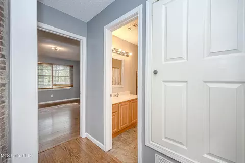 Entry Way - 8113 Barron Rd, Moss Point, MS 39562 photo 2 of 2