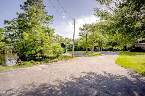 Exterior - 8113 Barron Rd, Moss Point, MS 39562 photo 27 of 32