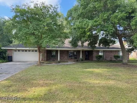 6028 S Vista Dr, Gulfport, MS 39507
