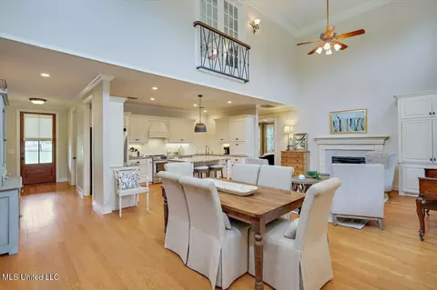 Dining - 210 Planters Grv, Brandon, MS 39047 photo 2 of 2
