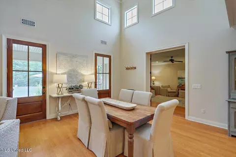 Dining - 210 Planters Grv, Brandon, MS 39047 photo 1 of 2