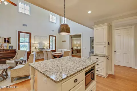 Kitchen - 210 Planters Grv, Brandon, MS 39047 photo 4 of 4