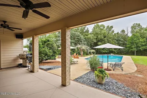 Exterior - 210 Planters Grv, Brandon, MS 39047 photo 6 of 17