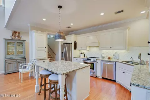 Kitchen - 210 Planters Grv, Brandon, MS 39047 photo 1 of 4