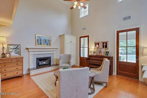 Living - 210 Planters Grv, Brandon, MS 39047 photo 1 of 4