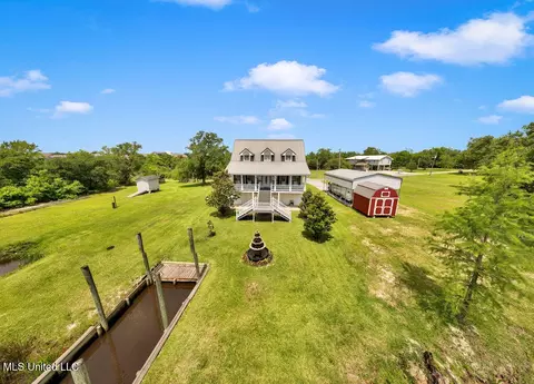 11020 Jordan Dr, Bay Saint Louis, MS 39520
