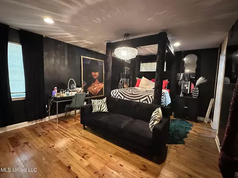 Bedroom - 1052 Briarfield Rd, Jackson, MS 39211 photo 2 of 2