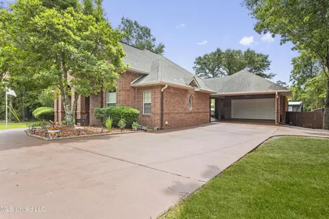 Exterior - 5578 E Diamondhead Dr, Diamondhead, MS 39525 photo 2 of 12
