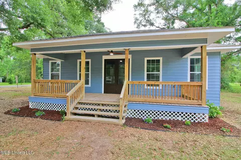 305 First Ave, New Augusta, MS 39462