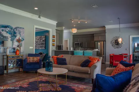 Living - 414 Spike Rdg, Canton, MS 39046 photo 5 of 6