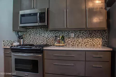Kitchen - 414 Spike Rdg, Canton, MS 39046 photo 3 of 4