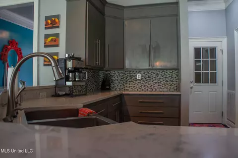 Kitchen - 414 Spike Rdg, Canton, MS 39046 photo 2 of 4