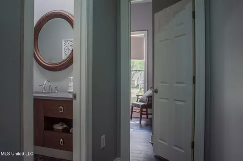 Entry Way - 414 Spike Rdg, Canton, MS 39046 photo 5 of 5
