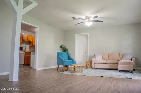 Living - 136 Peggy Dr, Florence, MS 39073 photo 2 of 2