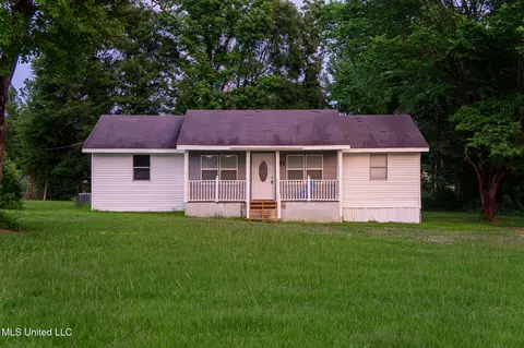 136 Peggy Dr, Florence, MS 39073