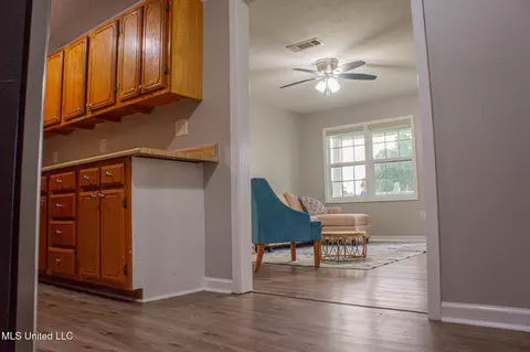 Entry Way - 136 Peggy Dr, Florence, MS 39073 photo 2 of 4