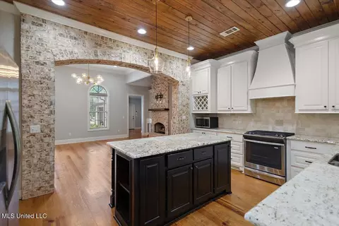 Kitchen - 210 Penny Ln, Brandon, MS 39042 photo 2 of 3