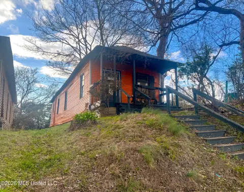 1002 Howard St, Vicksburg, MS 39183