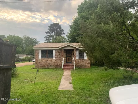 2226 Oak Park Dr, Jackson, MS 39213