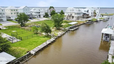 608 Sandy Hook Dr, Pass Christian, MS 39571