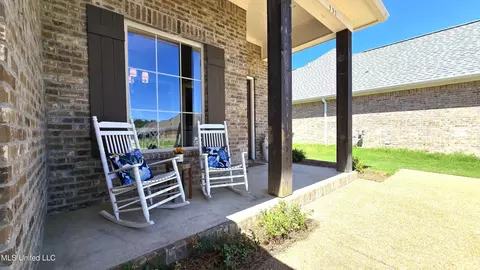 Exterior - 331 Emerald Way, Brandon, MS 39047 photo 2 of 5