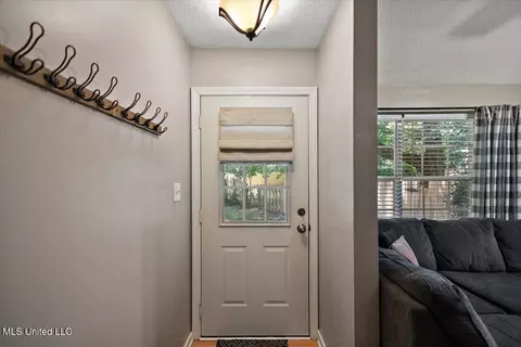 Entry Way - 147 Lofty Pine Ln, Clinton, MS 39056 photo 2 of 7