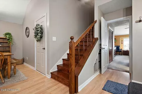 Entry Way - 147 Lofty Pine Ln, Clinton, MS 39056 photo 7 of 7