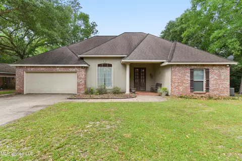 63722 N Diamondhead Dr, Diamondhead, MS 39525