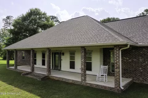 8185 Ridgewood Dr, Kiln, MS 39556