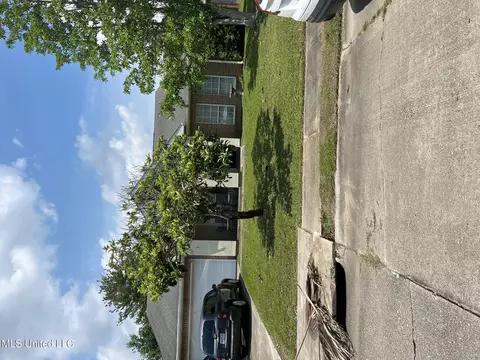 3603 Miles Ln, Ocean Springs, MS 39564