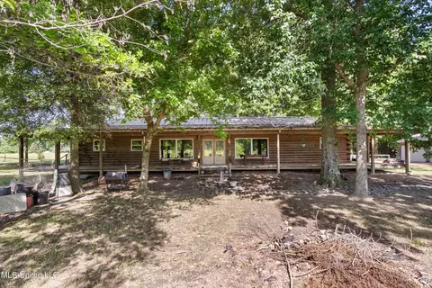 927 Abe Chapel Rd, Como, MS 38619