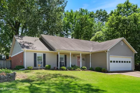 453 Cherry Tree Ln, Southaven, MS 38671