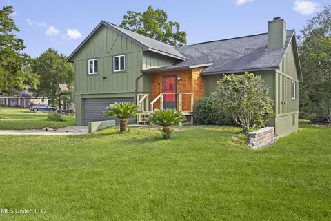 4620 Holly Heath Dr, Gautier, MS 39553