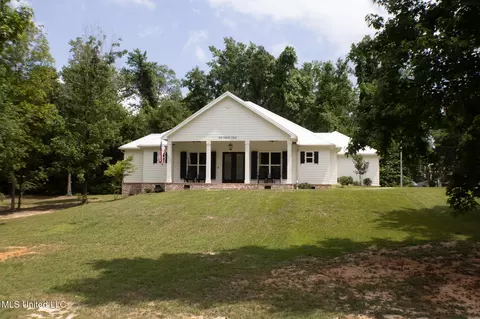 691 Apona St, Diamondhead, MS 39525