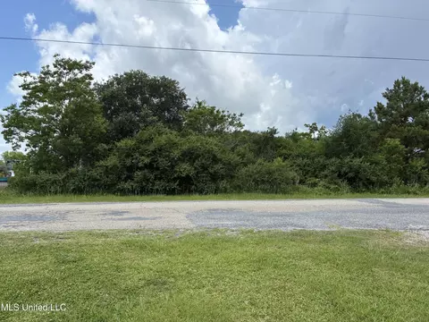 5231 Pleasure St, Bay Saint Louis, MS 39520