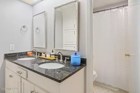 Bath - 5348 Saratoga Dr, Jackson, MS 39211 photo 2 of 4