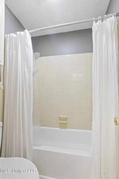 Bath - 5348 Saratoga Dr, Jackson, MS 39211 photo 4 of 4