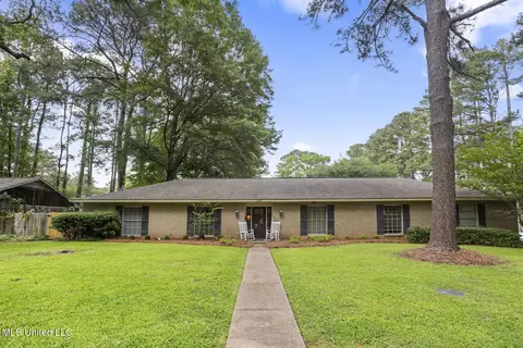 5348 Saratoga Dr, Jackson, MS 39211
