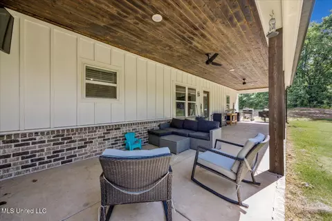 Exterior - 335 Aaron Rd, Sarah, MS 38665 photo 5 of 8
