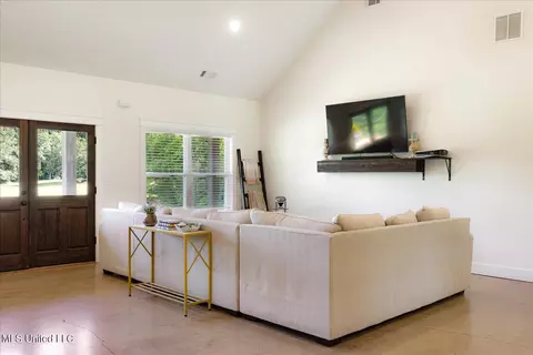Living - 335 Aaron Rd, Sarah, MS 38665 photo 1 of 1