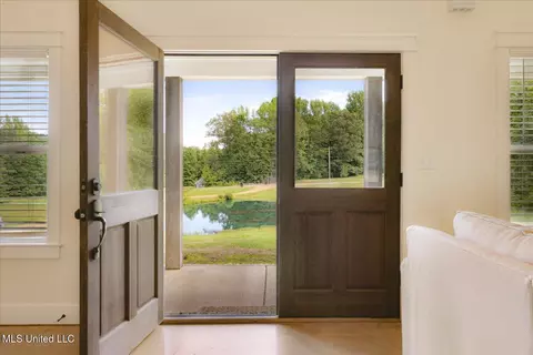 Entry Way - 335 Aaron Rd, Sarah, MS 38665 photo 1 of 2