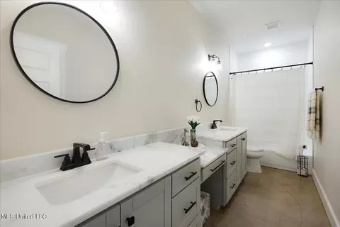 Bath - 335 Aaron Rd, Sarah, MS 38665 photo 1 of 3