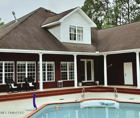 17500 Goff Farm Rd, Moss Point, MS 39562
